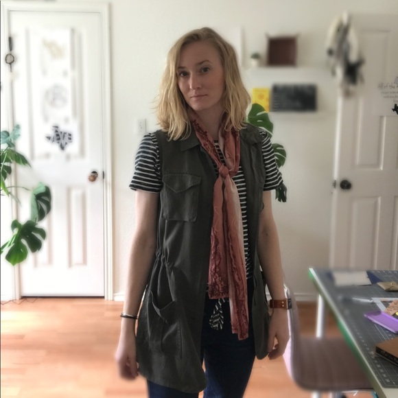 Meet your Posher, Lisa - Picture 1 of 1